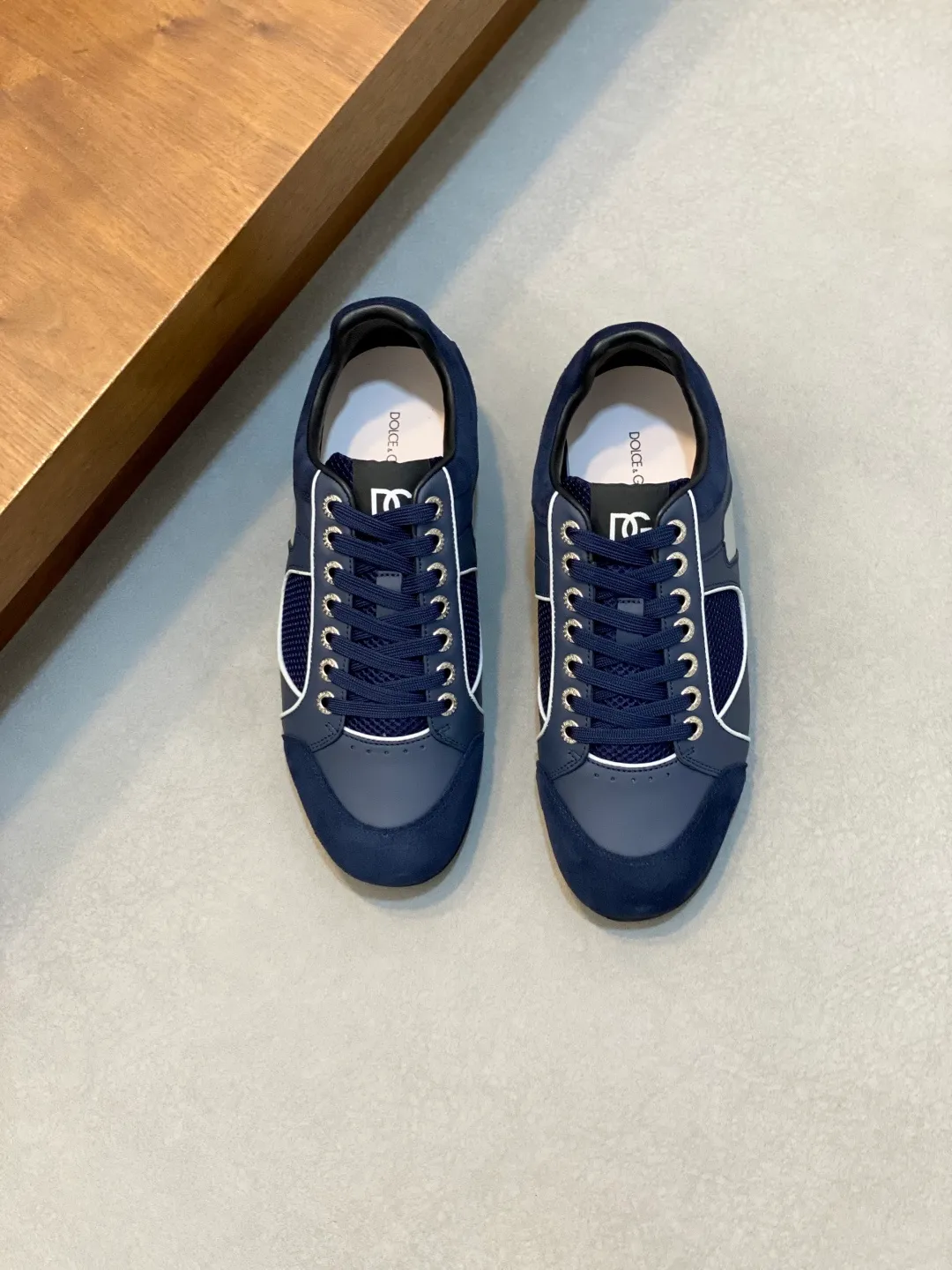 Men's shoes💰740 Dolce&Gabbana DG Cushion calfskin skate shoes｜Embellished with DG logo｜Lightweight, grippy two-tone TPU outsole adopts innovative design to provide excellent performance｜Jacquard label adds timeless style｜Original imported cowhide｜Multiple material splicing design｜Imported cowhide lining Cowhide foot pads｜Original TPU two-color elastic outsole Size: 39-44 (customized at 38.45.46)